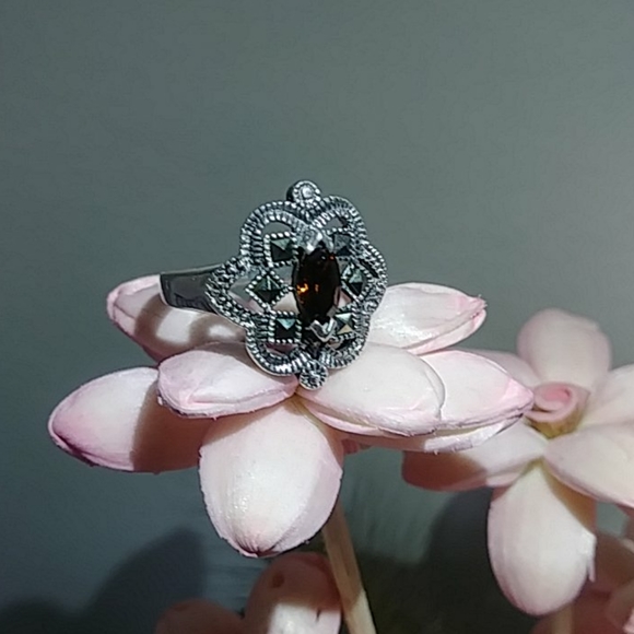 Ring - Picture 4 of 4